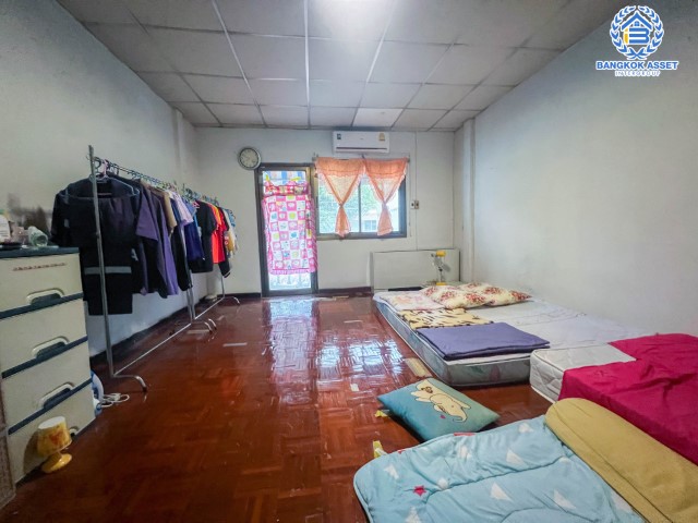 *****ทาวน์เฮ้าส์มือสองกรุงเทพมหานคร ม.เวียงเทพ2 ช่างอากาศอุทิศ เนื้อที่ 20 ตร.ว. ฟังก์ชัน 2 ห้องนอน 2 ห้องน้ำ 1 ที่จอดรถ แถมฟรี! 1 เครื่องปรับอากาศ บนทำเลเพียง 10 นาทีก็ถึงสนามบินดอนเมือง ใกล้รถไฟฟ้าสายสีแดง "สถานีดอนเมือง" และทางด่วน "อุตราภิมุข"